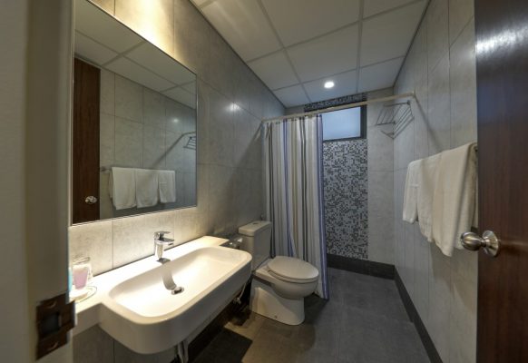 Standard Twin – Bathroom (Medium)